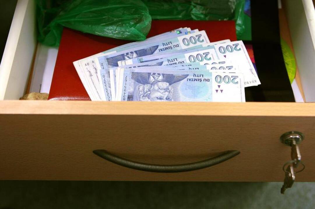 Parduotuvės vedėja Jurbarke pavogė per 60 tūkst. litų