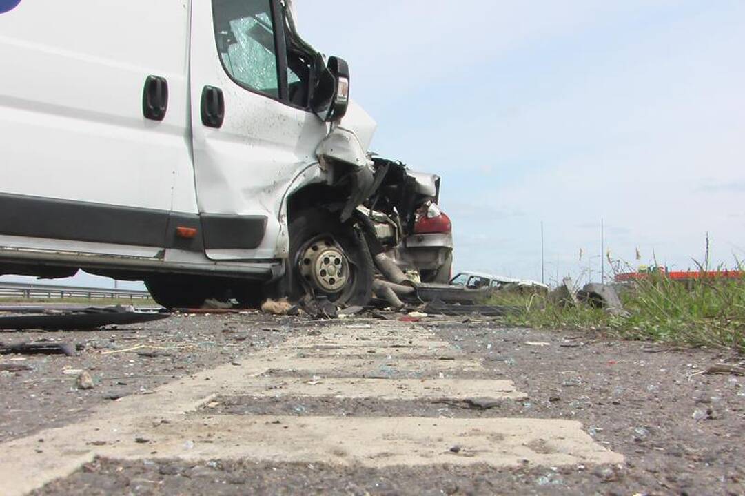 Netoli Klaipėdos automobilis nutrenkė nėščią moterį (papildyta)