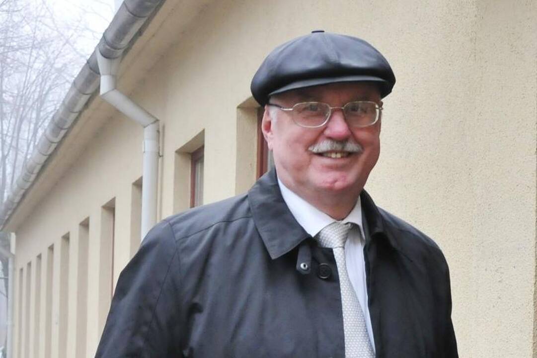 Vėjas išvertė medžius