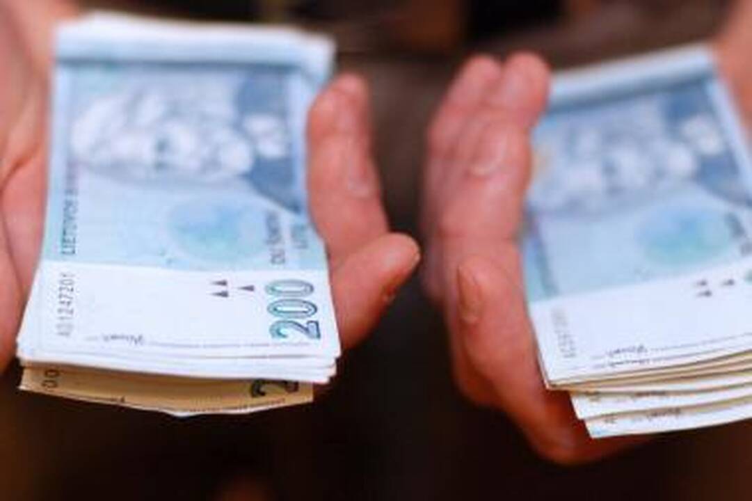 Sostinėje senutė sukčiams atidavė 15 tūkst. litų