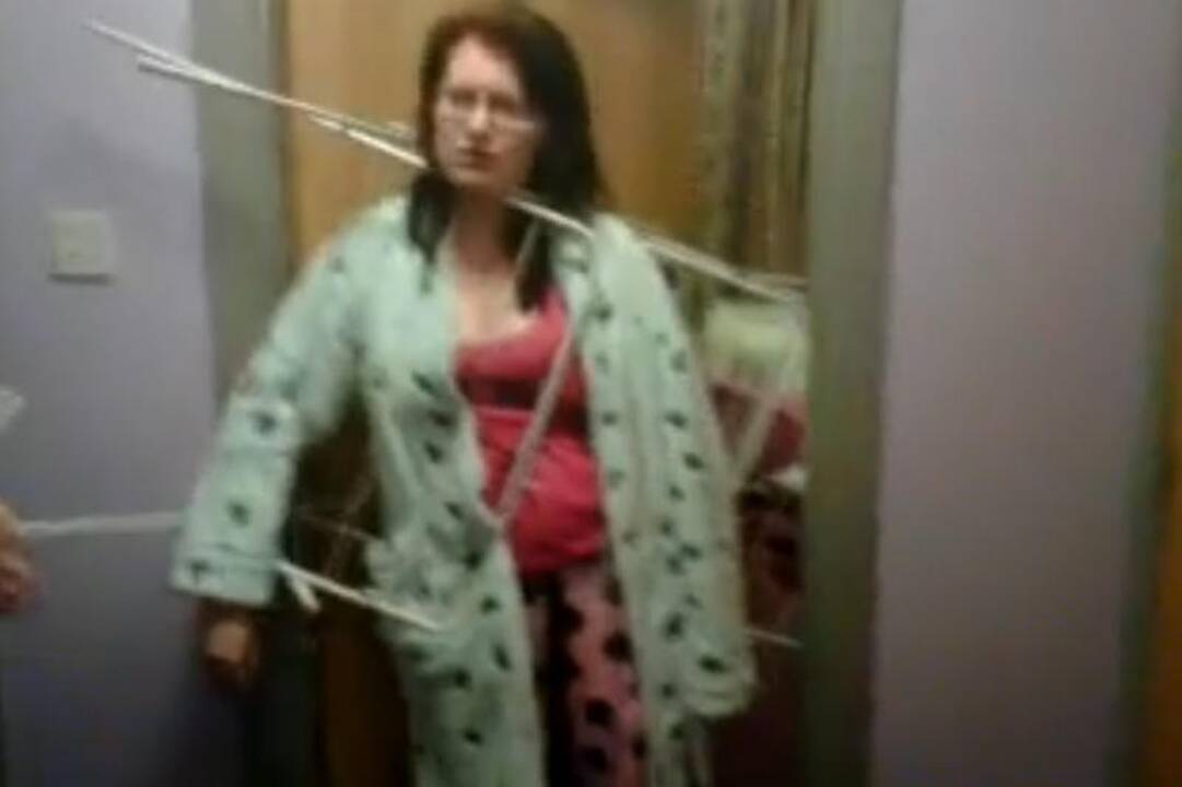 Skalbinių džiovykloje užstrigusiai merginai prireikė pagalbos