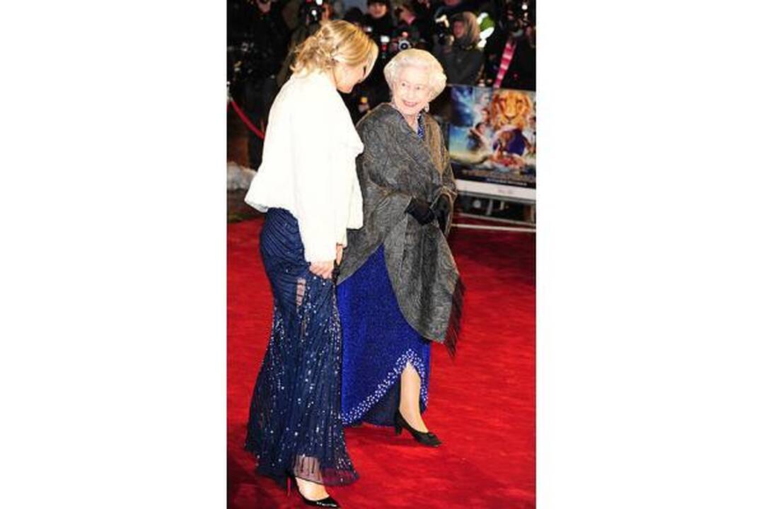 Filmo „Narnijos kronikos“ premjeroje apsilankė ir karalienė Elizabeth II
