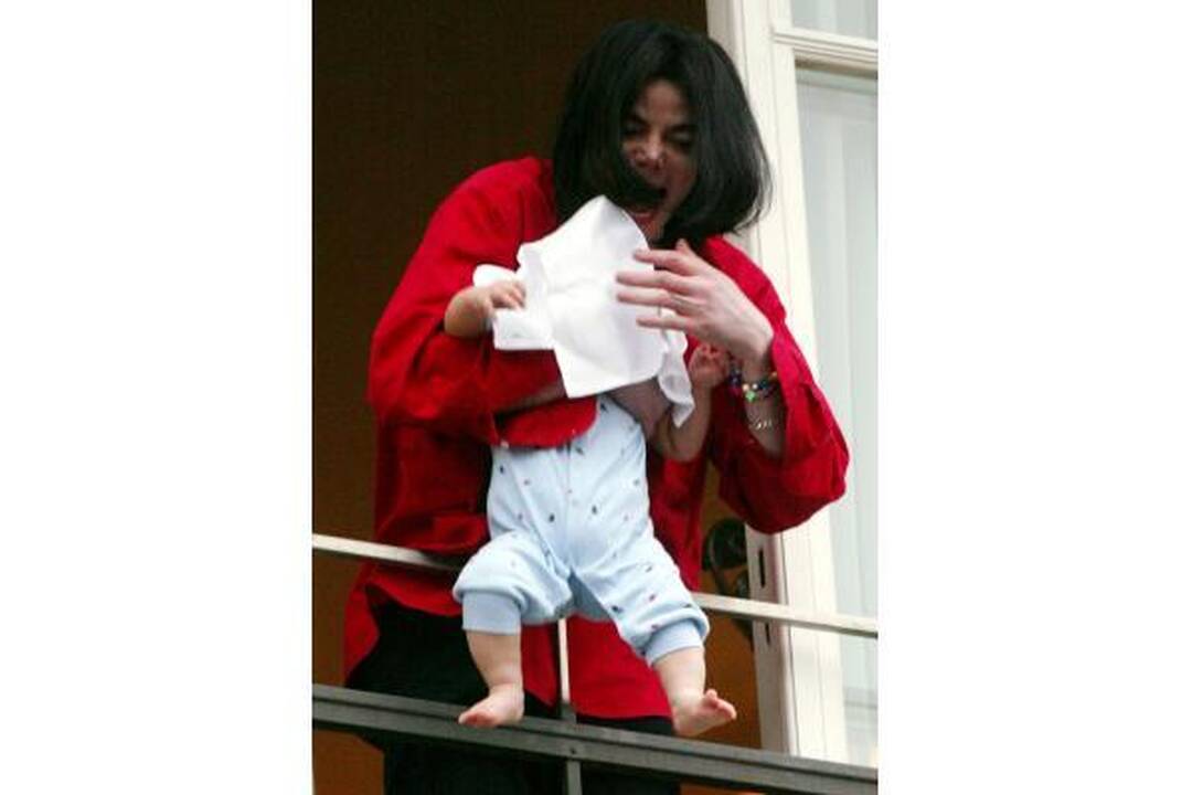 Mirė popmuzikos karalius Michaelas Jacksonas (papildyta)