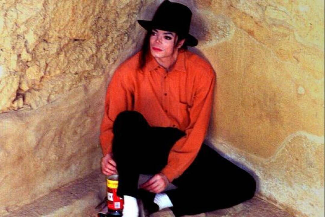 Mirė popmuzikos karalius Michaelas Jacksonas (papildyta)