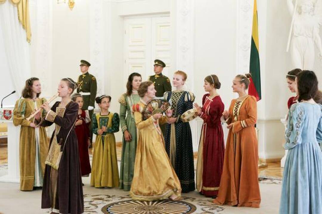 D.Grybauskaitė įteikė apdovanojimus už nuopelnus Lietuvai