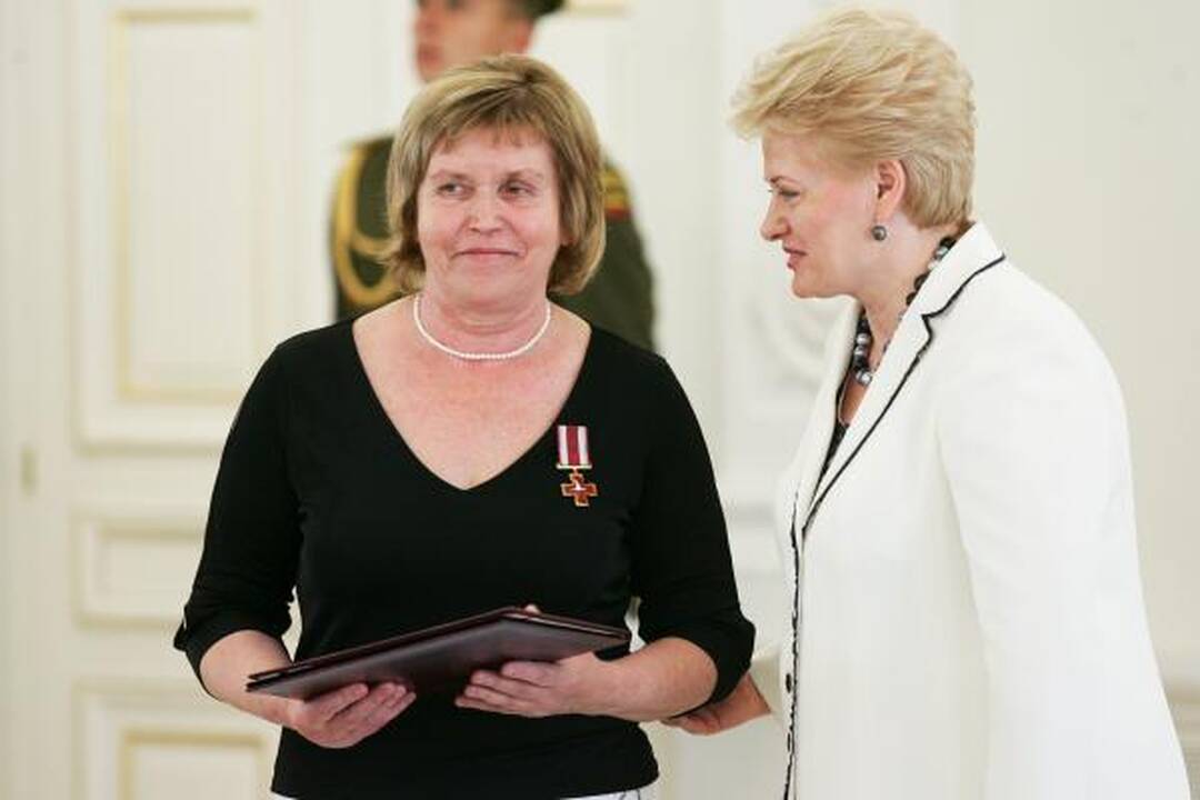 D.Grybauskaitė įteikė apdovanojimus už nuopelnus Lietuvai