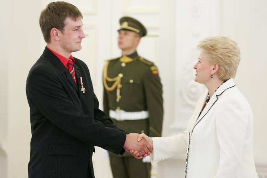 D.Grybauskaitė įteikė apdovanojimus už nuopelnus Lietuvai