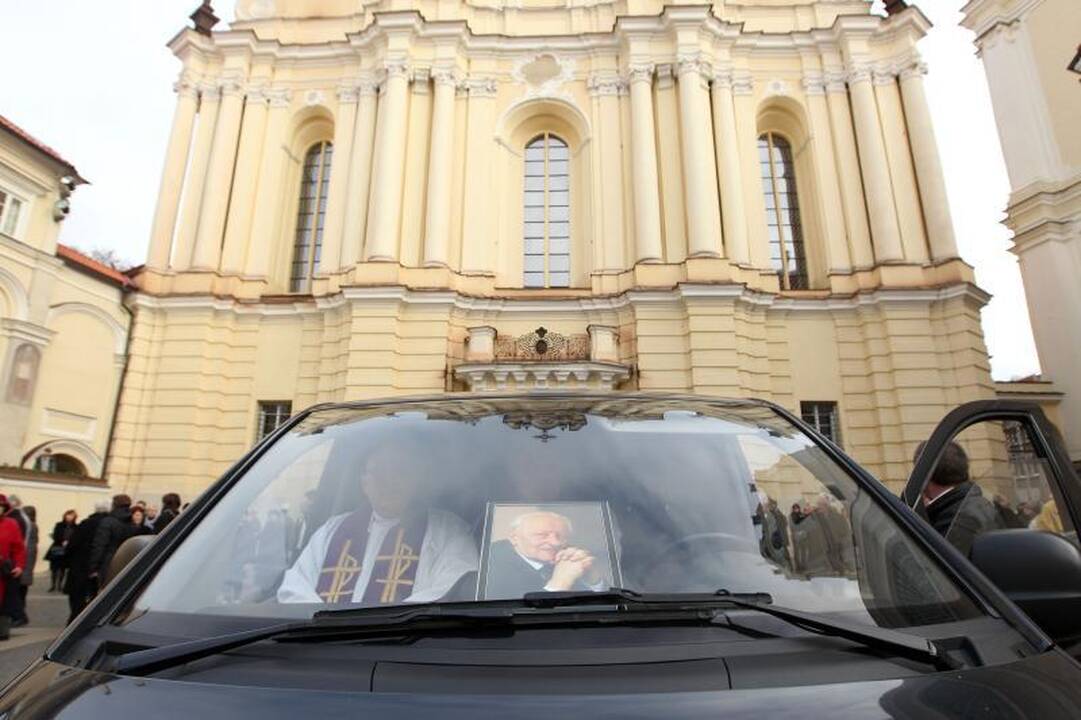 Į amžino poilsio vietą išlydėtas profesorius J.Kubilius