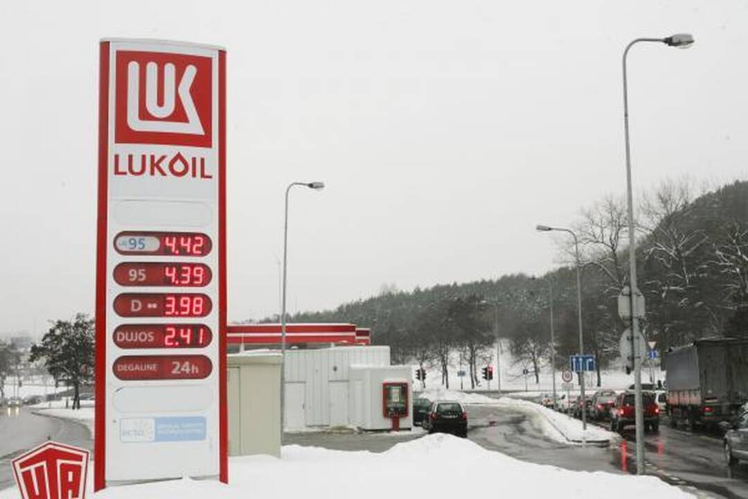 Benzino kaina pasiekė 4,40 Lt/l
