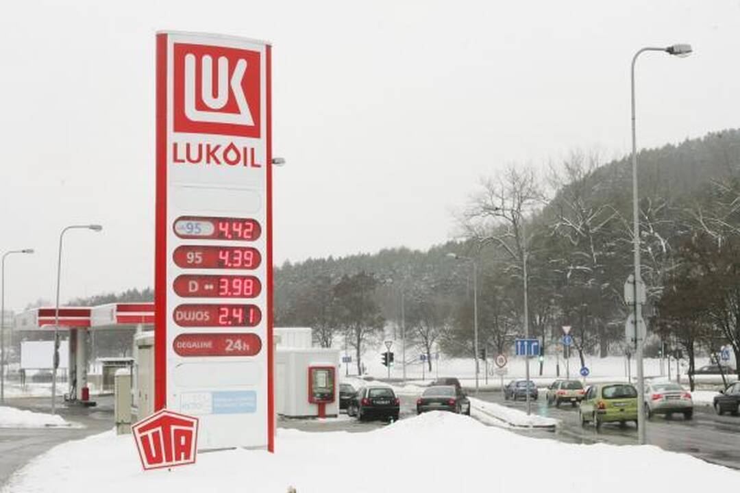 Benzino kaina pasiekė 4,40 Lt/l