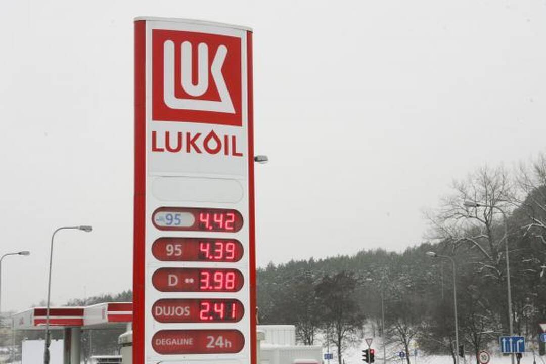 Benzino kaina pasiekė 4,40 Lt/l