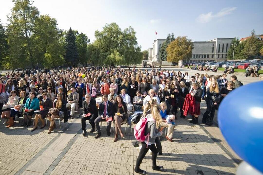 Moksleivių rekordas: daugiau nei 30-čia kalbų ištartas žodis „laisvė“