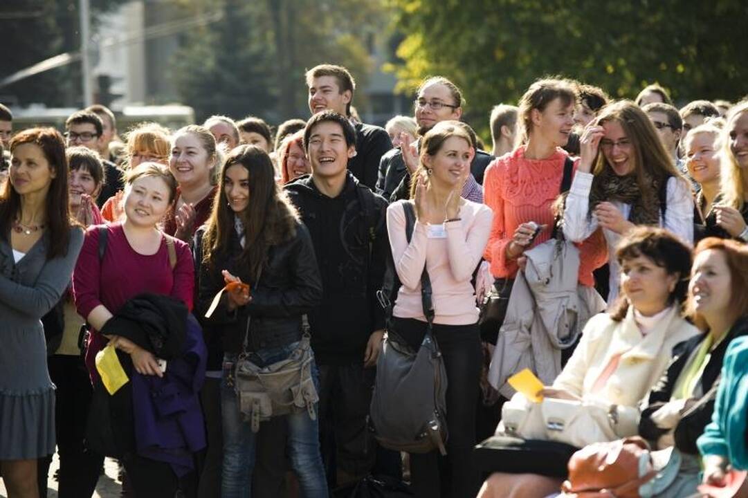 Moksleivių rekordas: daugiau nei 30-čia kalbų ištartas žodis „laisvė“