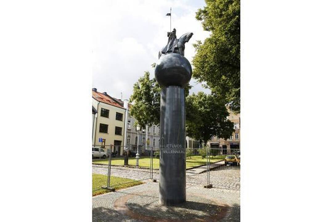 Paminklo atidengime dalyvaus J.Marcinkevičius