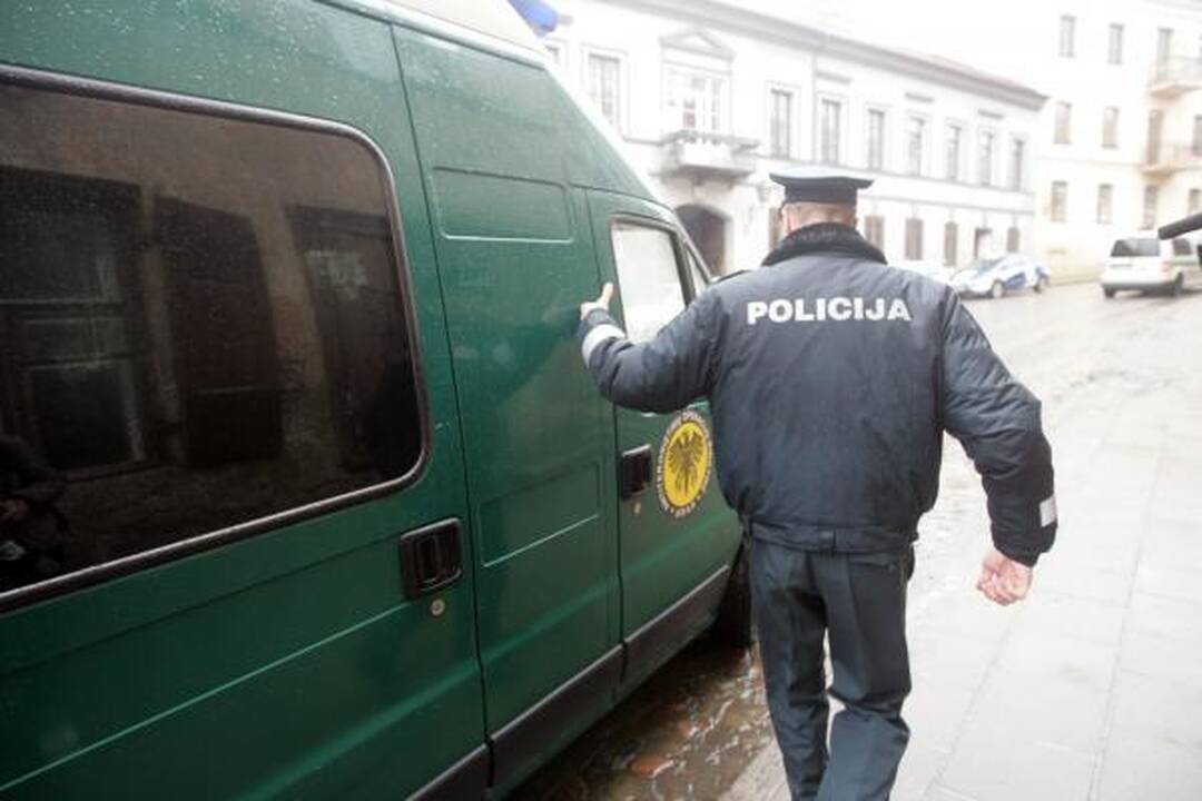 Rastas granatas vaikai parsinešė į namus   