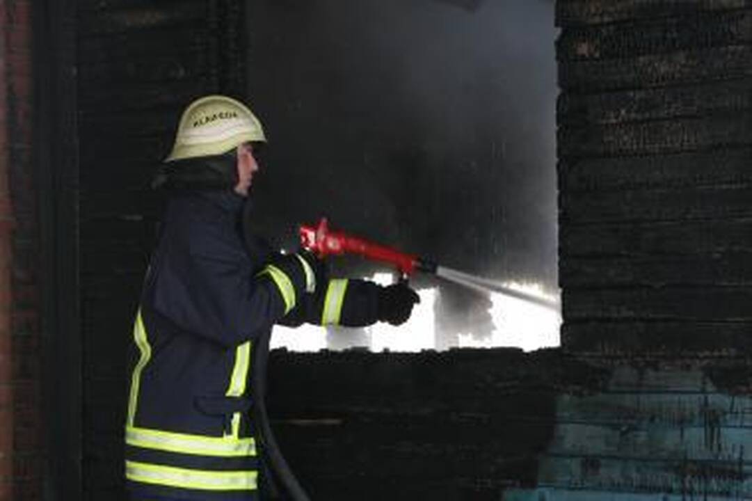 Klaipėdos r. sudegė daržinė ir kombainas