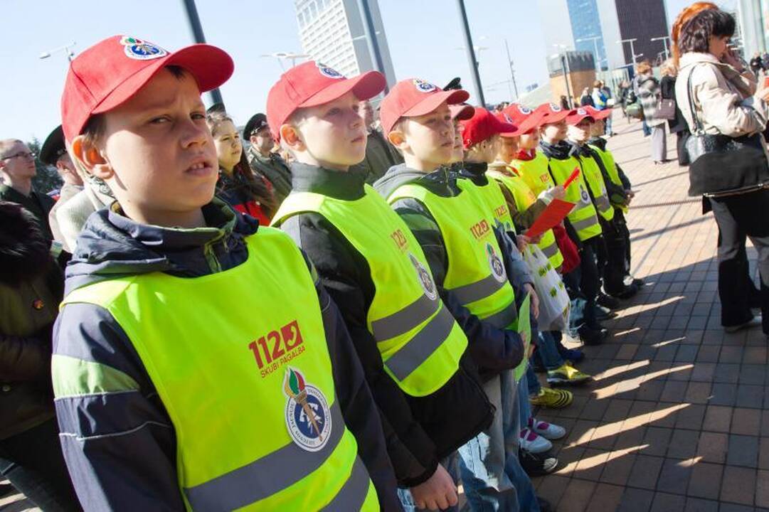 Ugniagesiai: už žolės deginimą skiriamos baudos nuo 50 iki 1000 Lt