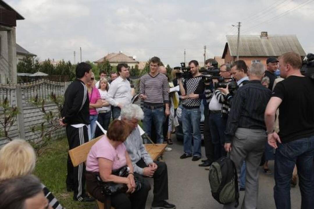 Prie Venckų namų atvyko ir V.Šustauskas, ir baikeriai (papildyta)