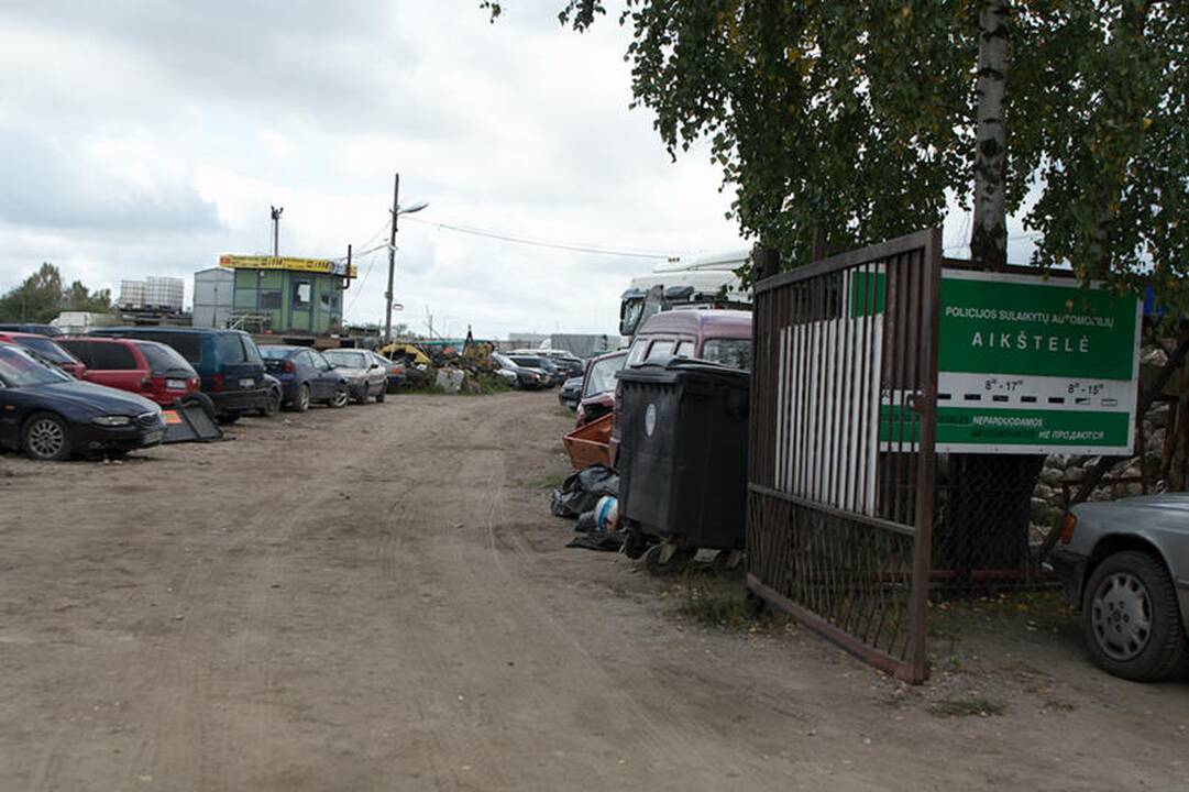 Vilniuje įžūliai pagrobtas policijos saugomas automobilis