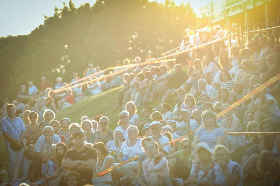 „Operetę Kauno pilyje“ lydėjo saulės ir gerbėjų šiluma