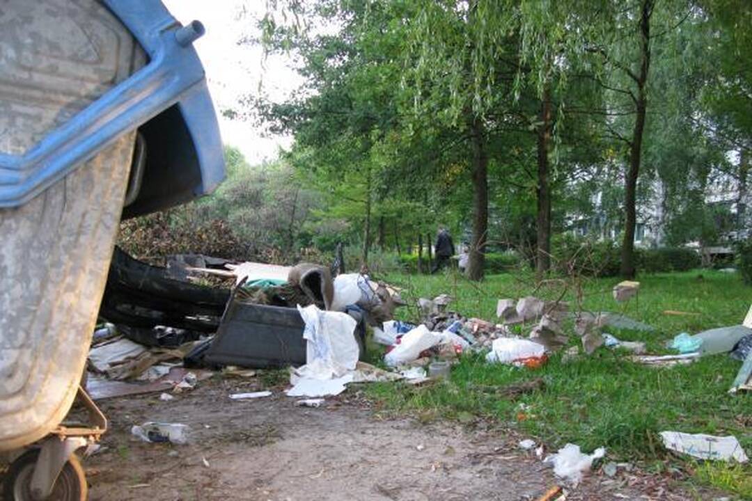 Šiukšlių kova tęsiasi: gyventojai prieš „Kauno švarą“