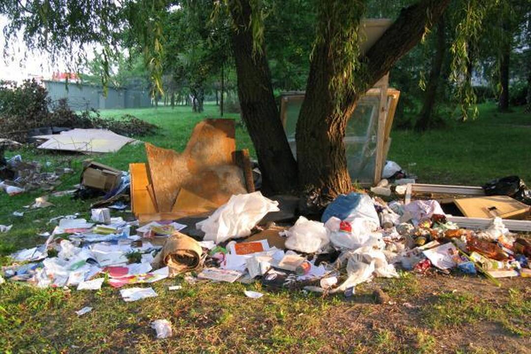 Šiukšlių kova tęsiasi: gyventojai prieš „Kauno švarą“