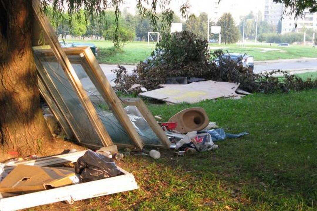 Šiukšlių kova tęsiasi: gyventojai prieš „Kauno švarą“