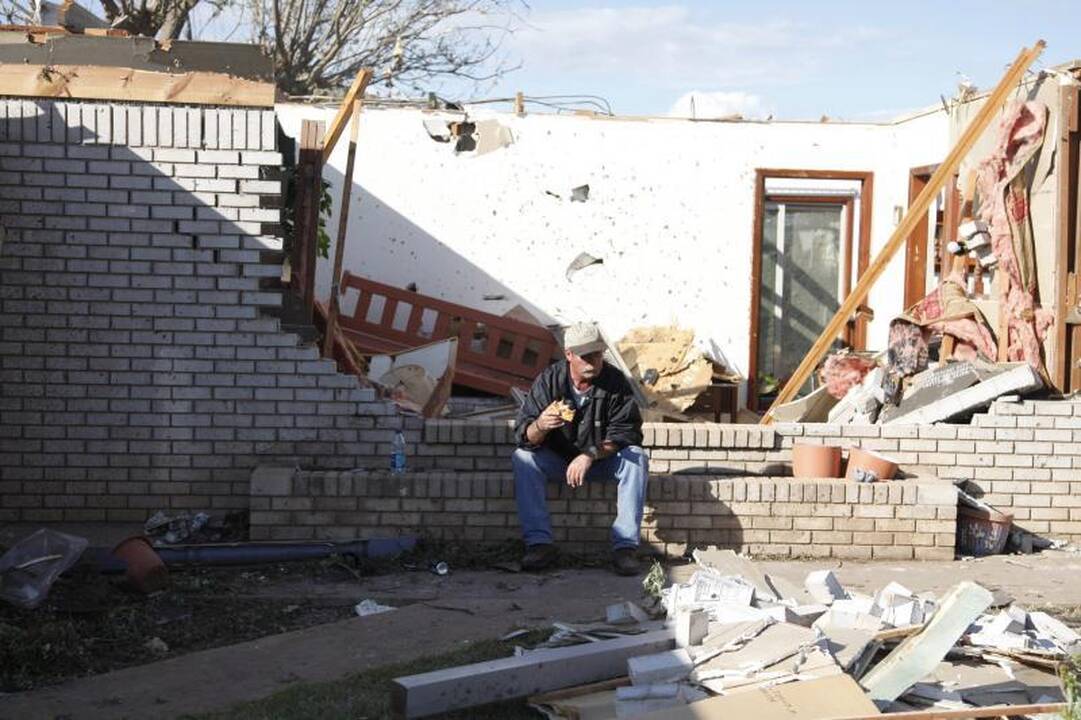 JAV Vidurio Vakarų regione tornadai nusinešė šešių žmonių gyvybes
