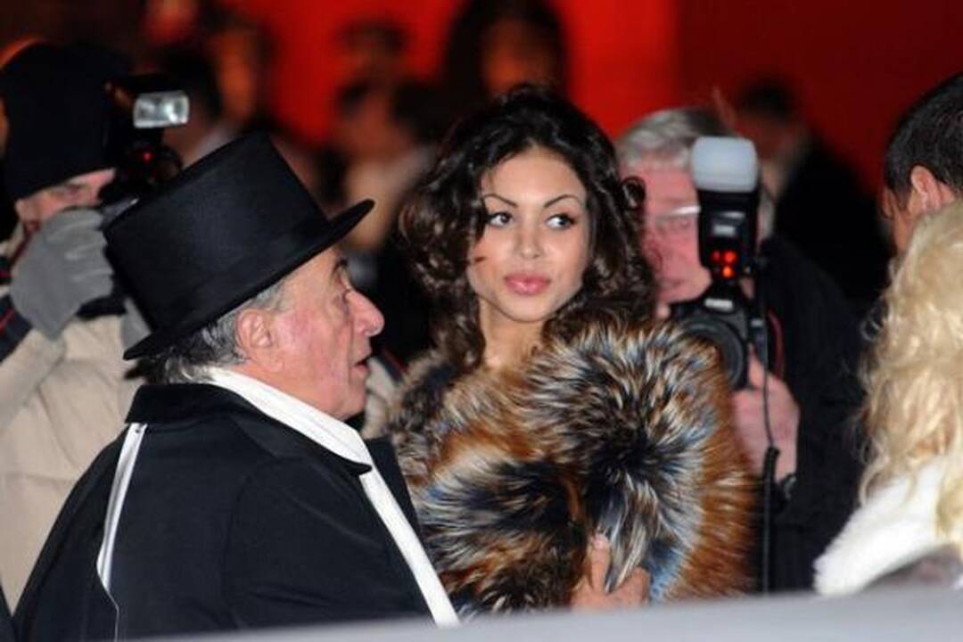 S.Berlusconi prostitutė Ruby - dėmesio centre per Vienos pokylį