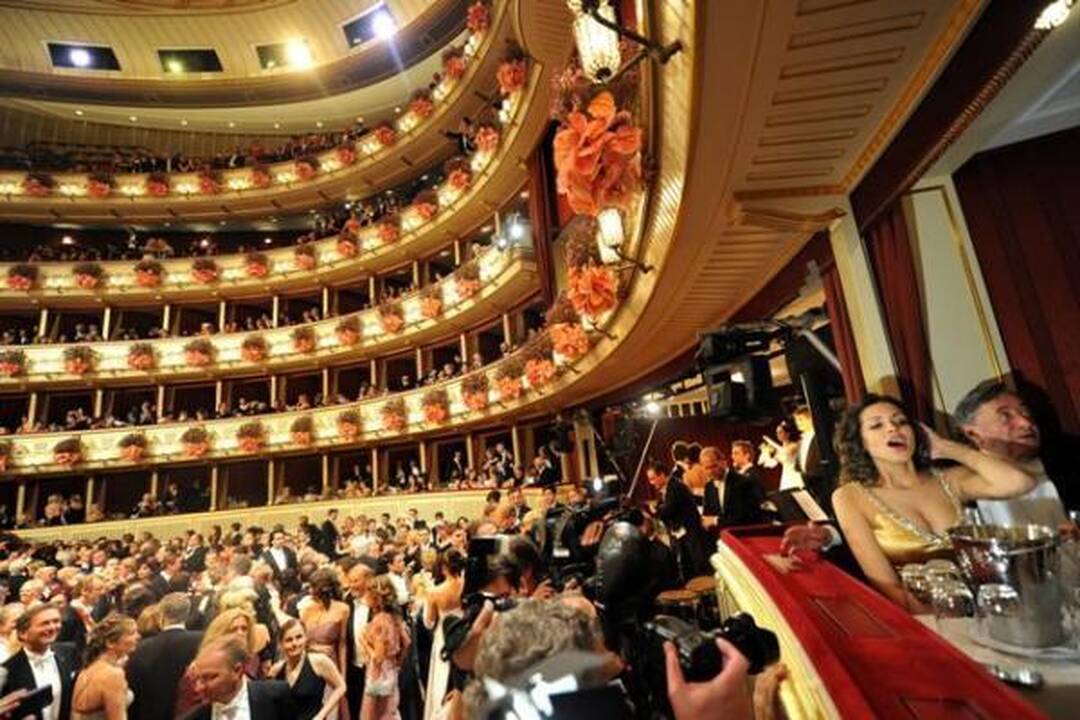 S.Berlusconi prostitutė Ruby - dėmesio centre per Vienos pokylį