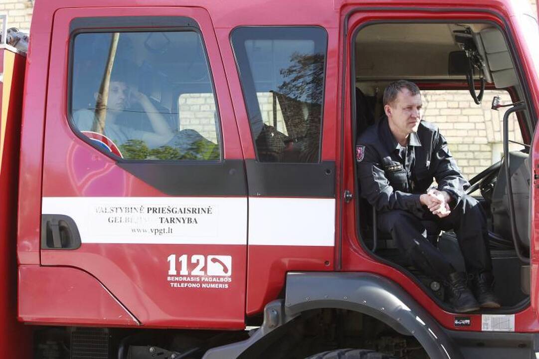 Plačiojoje g. įgriuvo dviaukščio namo stogas 