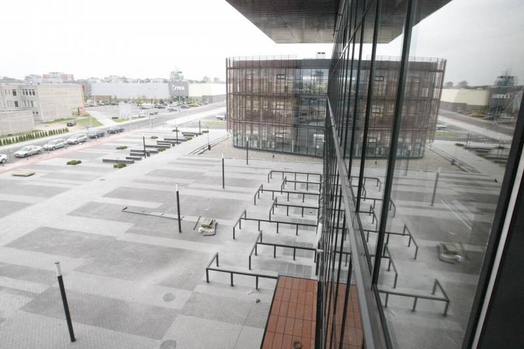 Klaipėdos arenoje jau klojamas parketas