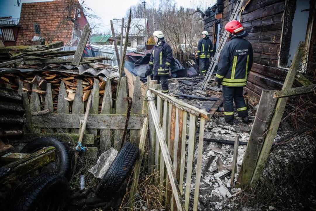 Gaisras Žiegždriuose: supleškėjo namas, senukas apdegė veidą