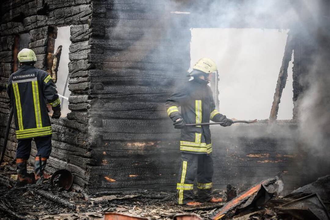 Gaisras Žiegždriuose: supleškėjo namas, senukas apdegė veidą