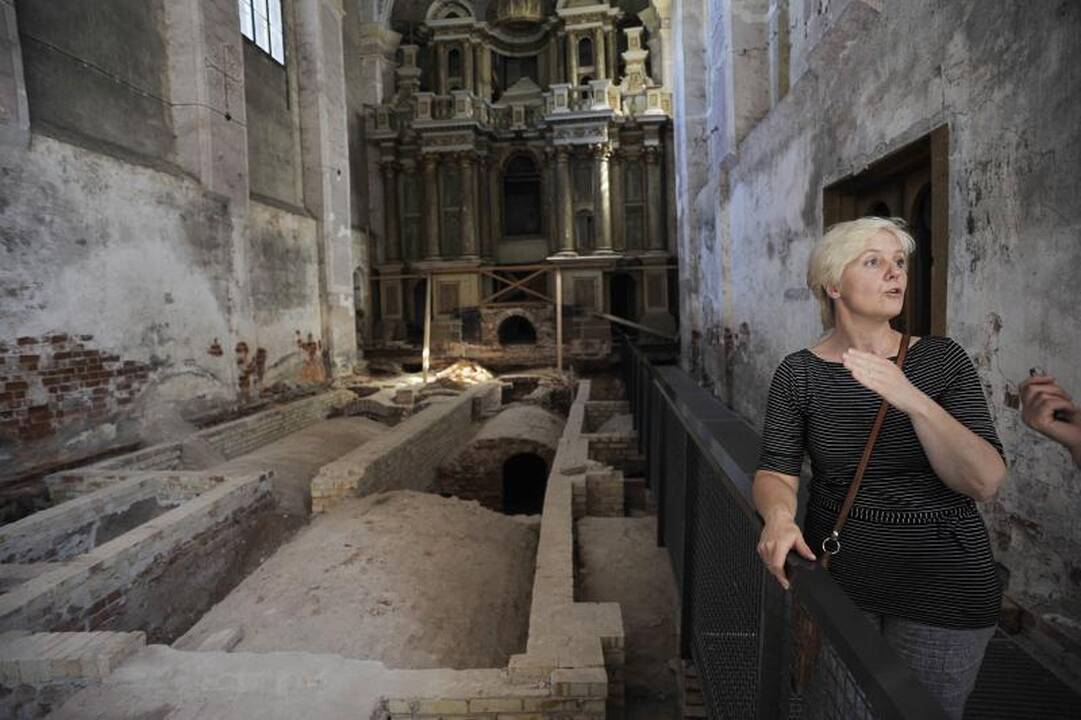 Vienuolyne nakvoja ne tik       vienuoliai