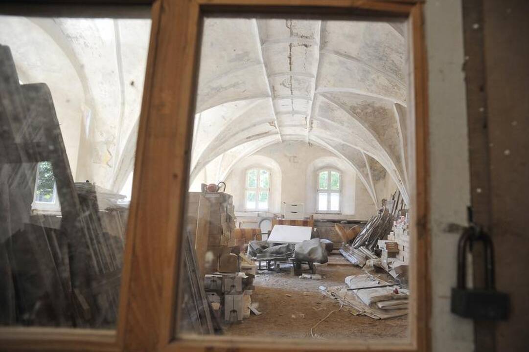 Vienuolyne nakvoja ne tik       vienuoliai