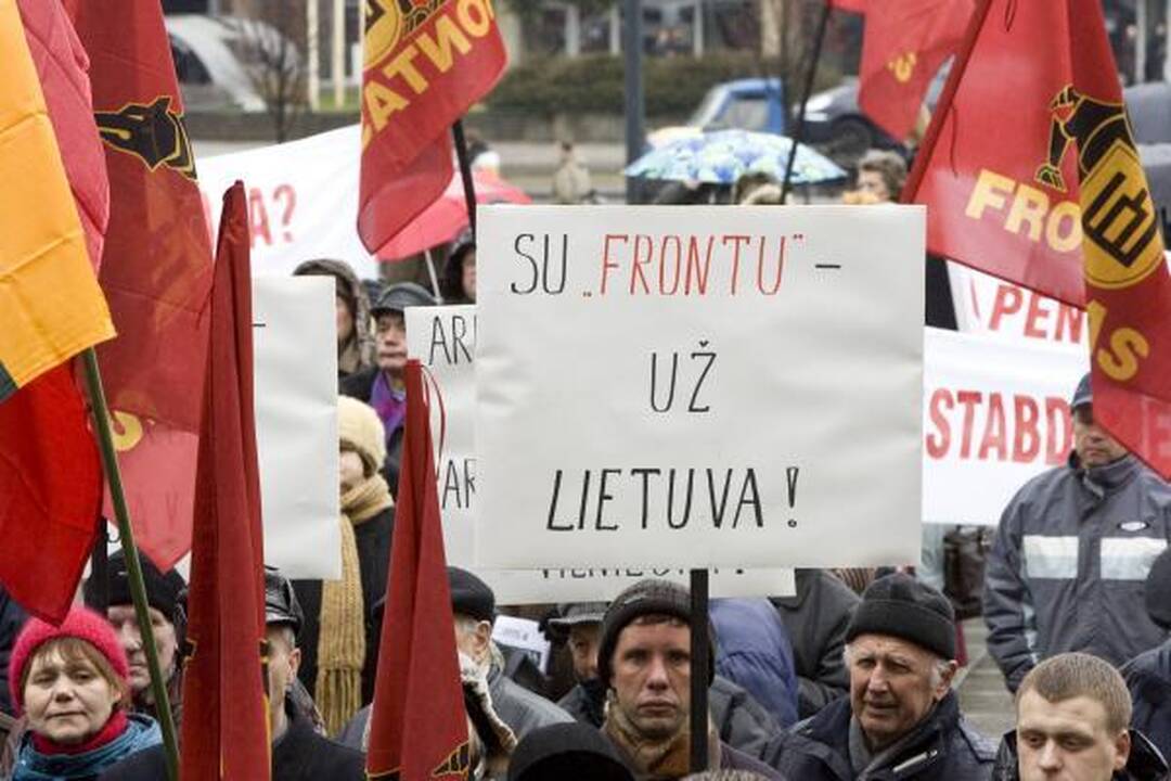 Frontas mitingavo, jaunimas - šaipėsi (papildyta)