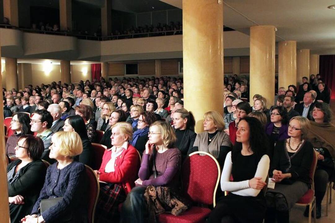 Tenorui E.Montvidui Klaipėdos publika skandavo „bravo!“