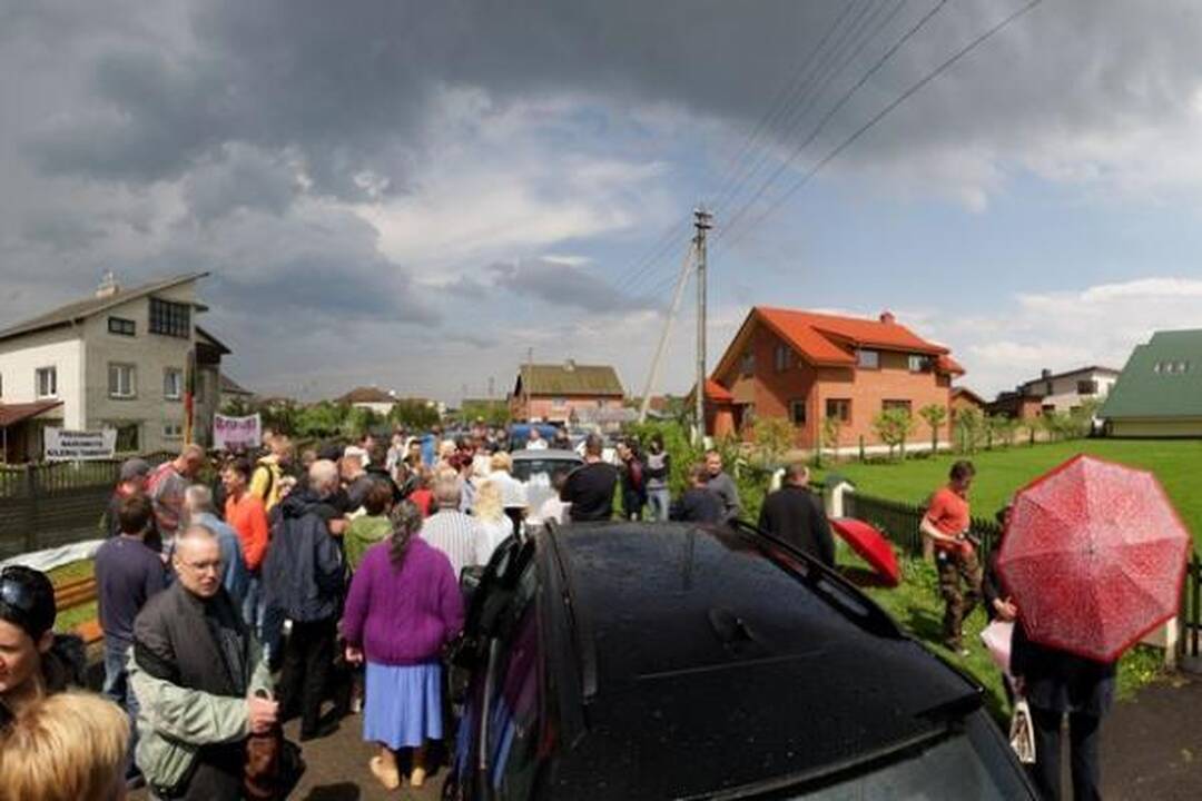 Prie Venckų namų atvyko ir V.Šustauskas, ir baikeriai (papildyta)