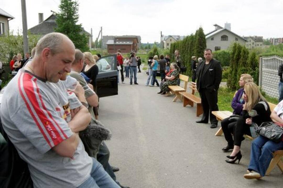 Prie Venckų namų atvyko ir V.Šustauskas, ir baikeriai (papildyta)