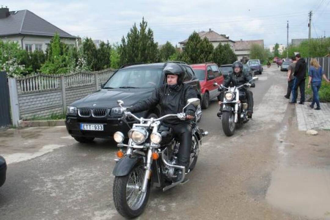 Prie Venckų namų atvyko ir V.Šustauskas, ir baikeriai (papildyta)