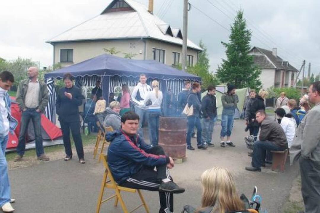 Prie Venckų namų atvyko ir V.Šustauskas, ir baikeriai (papildyta)