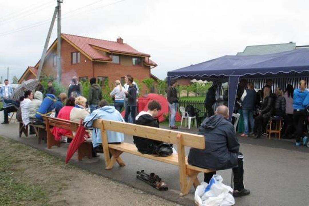 Prie Venckų namų atvyko ir V.Šustauskas, ir baikeriai (papildyta)