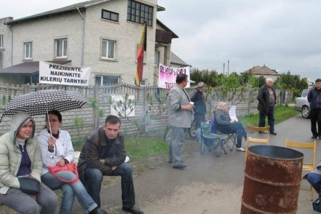 Prie Venckų namų atvyko ir V.Šustauskas, ir baikeriai (papildyta)