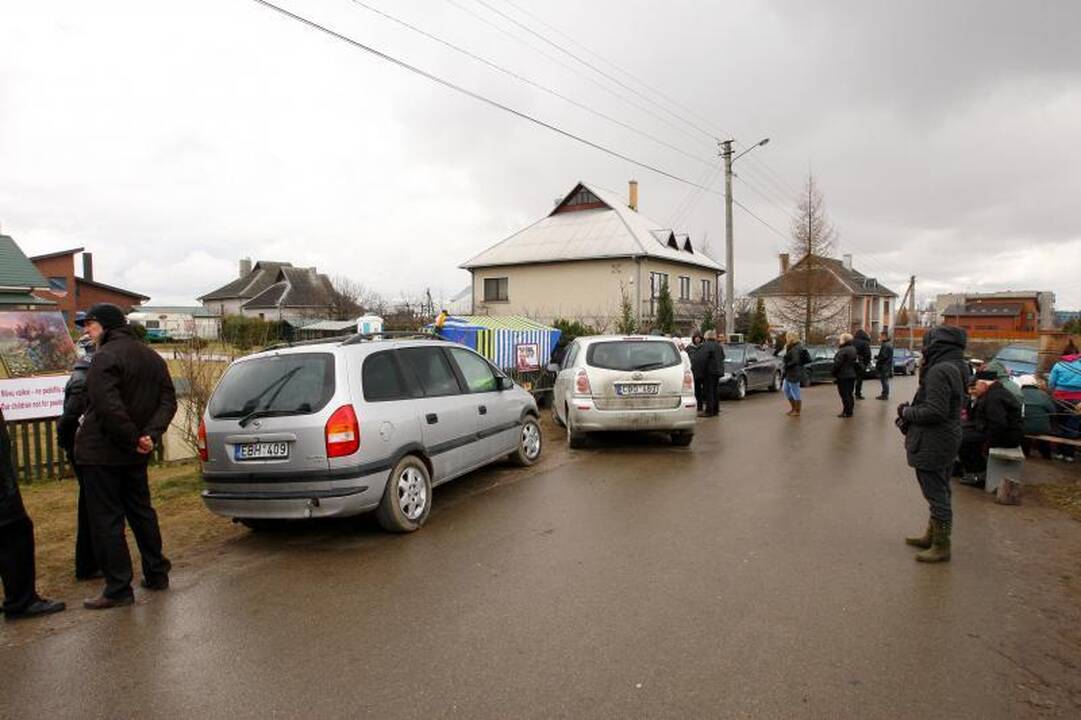 Šeštadienį prie Kedžių namo lankėsi medikai