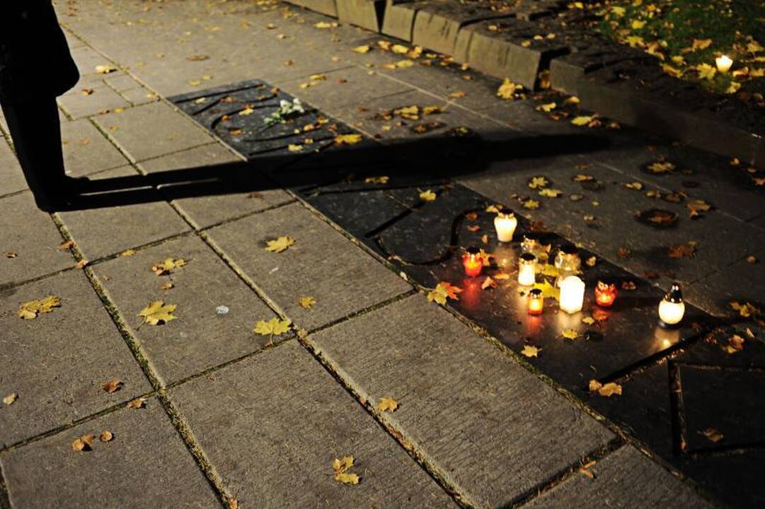 Tūkstančiai studentų žvakelių – išėjusiesiems