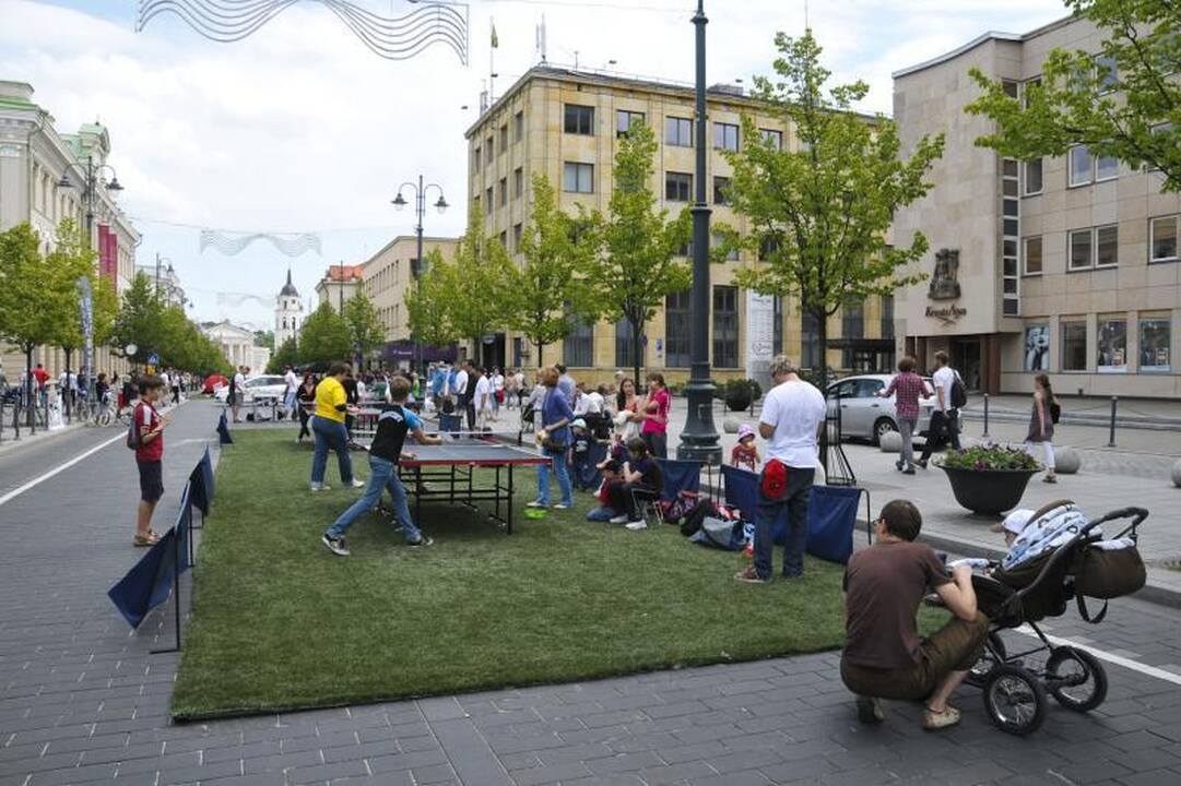 Gedimino prospektas tapo žaliąja poilsio zona 