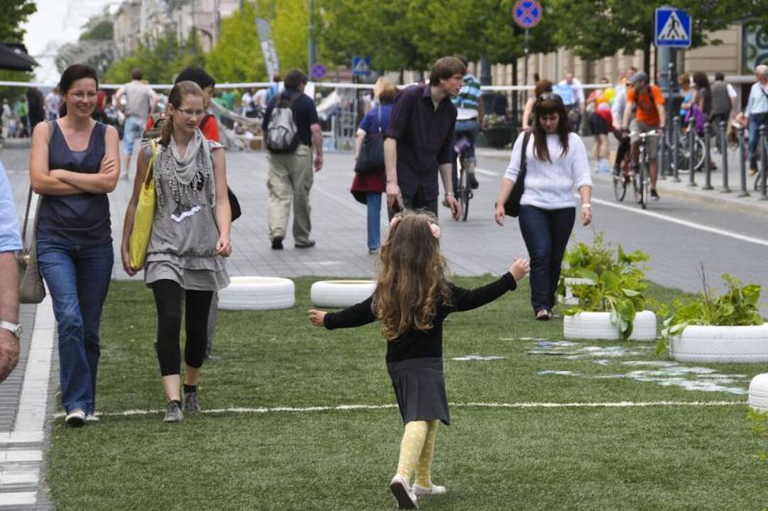 Gedimino prospektas tapo žaliąja poilsio zona 