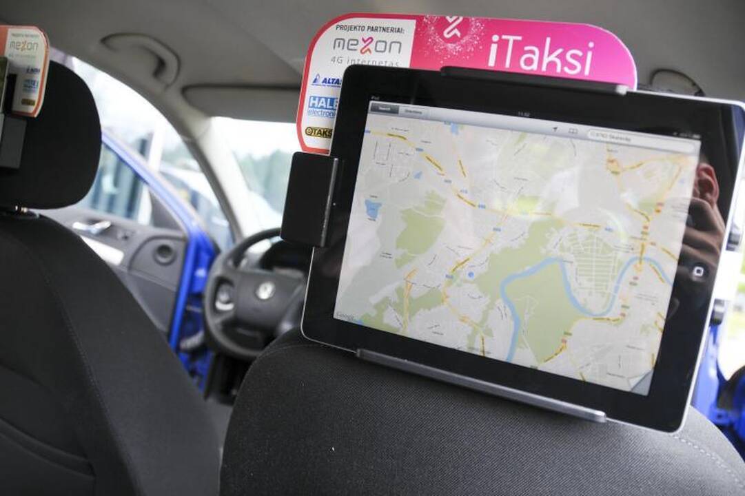 „iTaksi“ – vaizdo kameros, taksometras, planšetiniai kompiuteriai