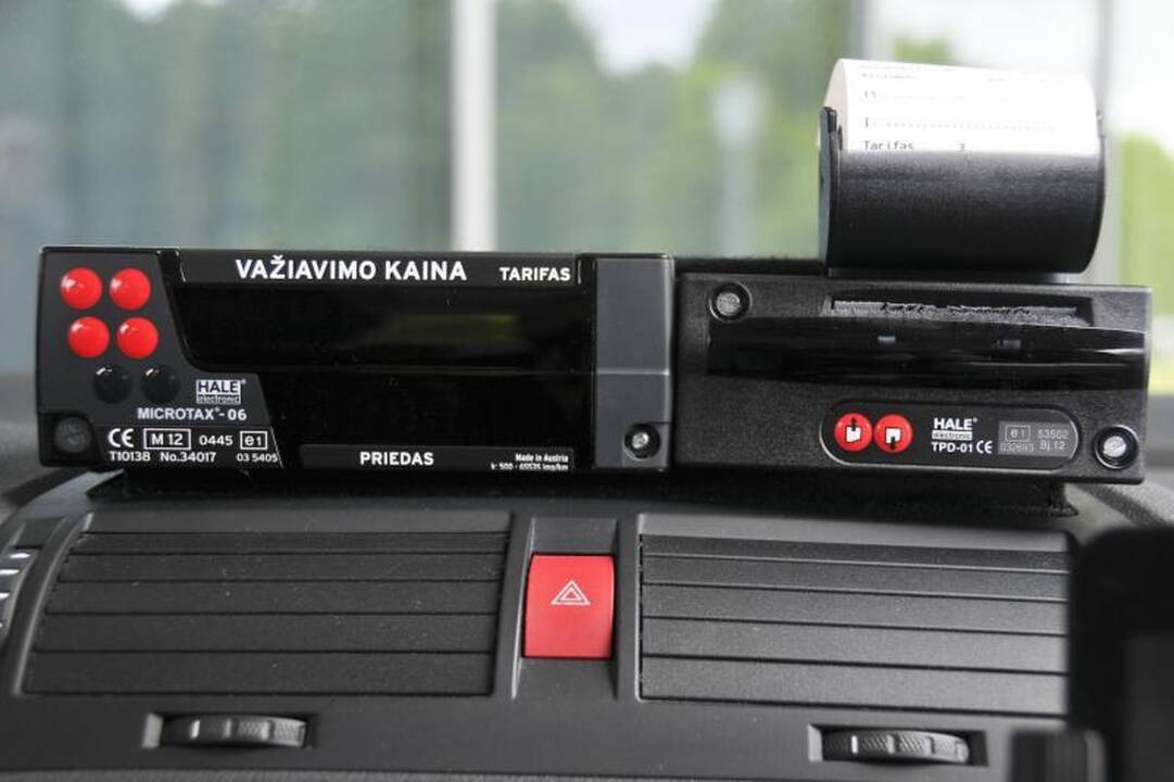 „iTaksi“ – vaizdo kameros, taksometras, planšetiniai kompiuteriai